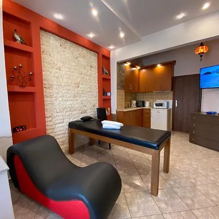 Afroditi Solarium/massage 公寓