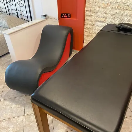 Afroditi Solarium/massage 塞萨洛尼基